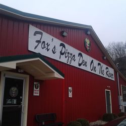 Fox's Pizza Den