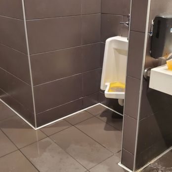 McDonald's - Urinal overflowing. - Fast Food Near Me - Auburn, Alabama