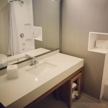 Courtyard Reno Downtown/Riverfront - King suite bathroom - Hotels Near Me - Reno, Nevada Courtyard Reno Downtown/Riverfront - King suite bathroom - Hotels Near Me - Reno, Nevada