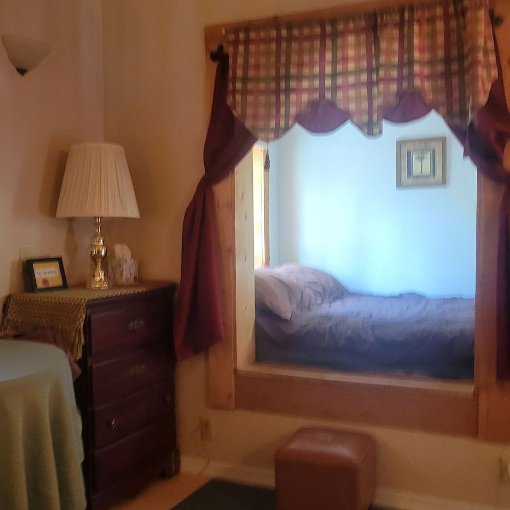 Talkeetna Eastside Cabins - There is a full sized bed in this nook. My childhood DREAM - Vacation Rentals Near Me - Talkeetna, Alaska Talkeetna Eastside Cabins - There is a full sized bed in this nook. My childhood DREAM - Vacation Rentals Near Me - Talkeetna, Alaska