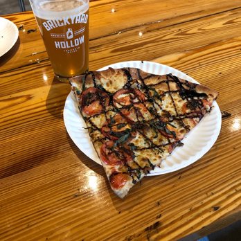 Brickyard Hollow Brewing Company - Margarita pizza and the latch string double IPA - Pizza Near Me - Freeport, Maine