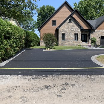 TR Métropole - a driveway being paved with asphalt - Landscaping Near Me - Laval , Quebec TR Métropole - a driveway being paved with asphalt - Landscaping Near Me - Laval , Quebec