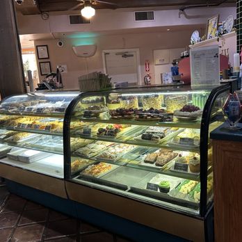 Harris Ranch Resort - Bakery area and coffee counter. - American Near Me - Coalinga, California Harris Ranch Resort - Bakery area and coffee counter. - American Near Me - Coalinga, California