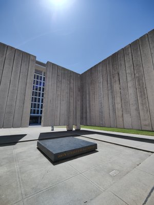 John F. Kennedy Memorial Plaza by null