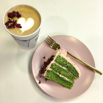 Craft & Common - Pistachio cake and rose cardamom latte - Coffee & Tea Near Me - Orlando, Florida Craft & Common - Pistachio cake and rose cardamom latte - Coffee & Tea Near Me - Orlando, Florida