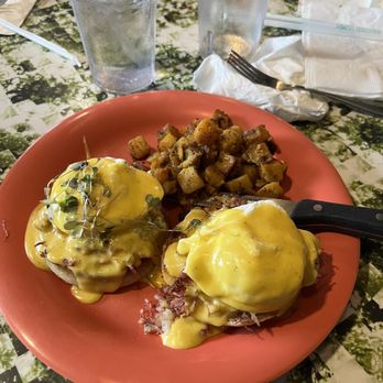 The Friendly Toast - Irish Benedict - Breakfast & Brunch Near Me - North Andover, Massachusetts