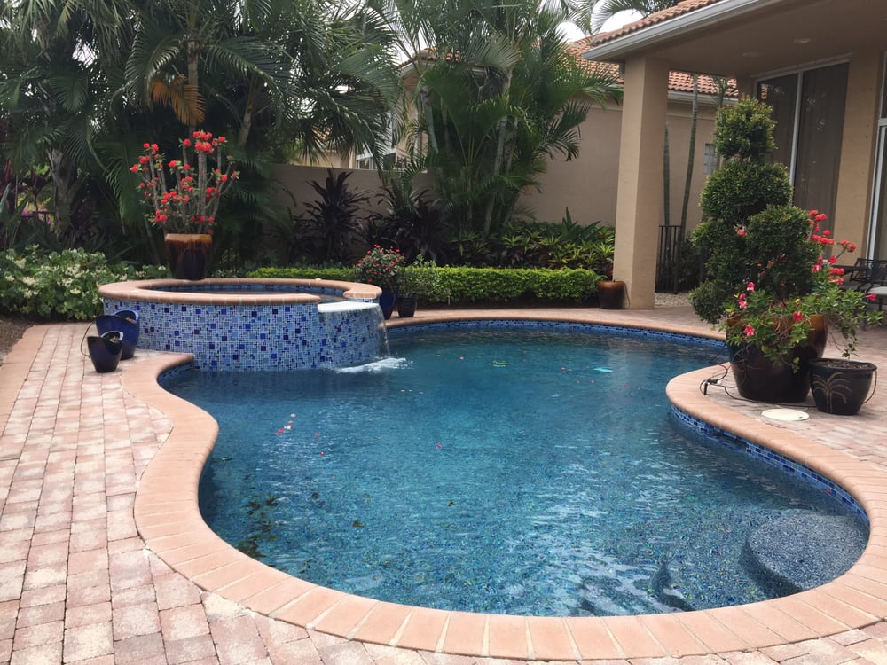 Prestige Pool Service & Repairs Logo