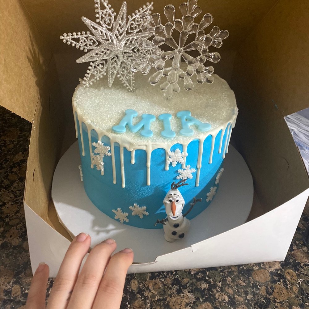 Divine Sweetss - Frozen themed cake - Desserts Near Me Divine Sweetss - Frozen themed cake - Desserts Near Me