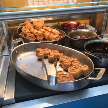 Chef Mickey's - Mickey waffles - American Near Me - Lake Buena Vista, Florida