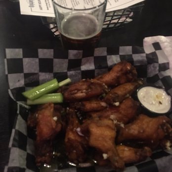 Boulder View Tavern - Garlic butter WINGS!! - American Near Me - Lake Harmony, Pennsylvania
