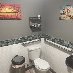 Sueño Latino Restaurant - Bathroom