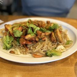 Basil Leaf Vietnamese Restaurant - 51. Stir Fried Noodles with chicken