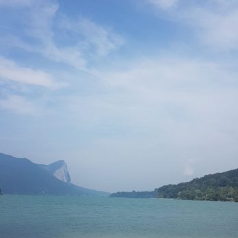 Mondsee - 6.8.2018 am Südostufer des Mondsees mit Blick auf die Drachenwand um 10.45h, 26 Grad - Lakes Near Me