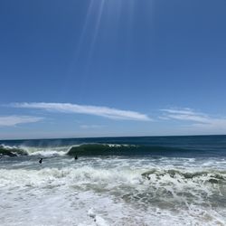 Great Day Surfing - Clean barreling wave after an advanced lesson