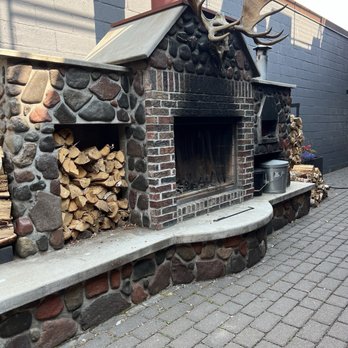 The Mayhew Inn - Fire and pizza oven - Hotels Near Me - Grand Marais, Minnesota The Mayhew Inn - Fire and pizza oven - Hotels Near Me - Grand Marais, Minnesota