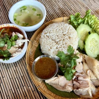 Bai Tong Thai Street Cafe - Thai Near Me - Seattle, Washington