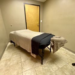 Infinity Med-I-Spa - Massage table/room