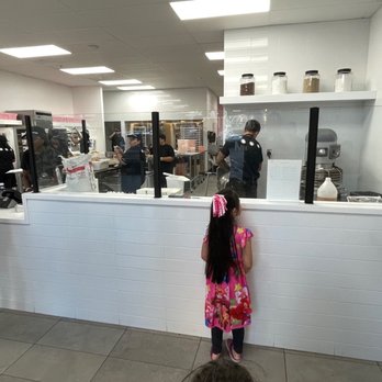 Crumbl - Cerritos - Inside - Bakeries Near Me - Cerritos, California Crumbl - Cerritos - Inside - Bakeries Near Me - Cerritos, California
