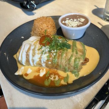 Taha Mexican Kitchen - Chimichanga with chicken - Mexican Near Me - Kansas City, Missouri Taha Mexican Kitchen - Chimichanga with chicken - Mexican Near Me - Kansas City, Missouri