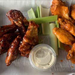 Belt Line Brewery & Kitchen - Bbq and medium wings.