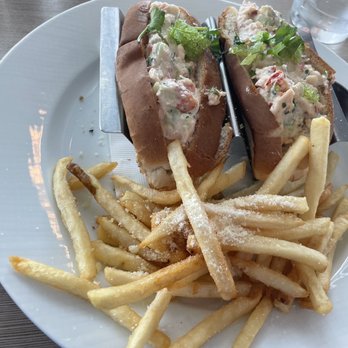 Lighthouse - New England Lobster Roll - Breakfast & Brunch Near Me - Newport Beach, California