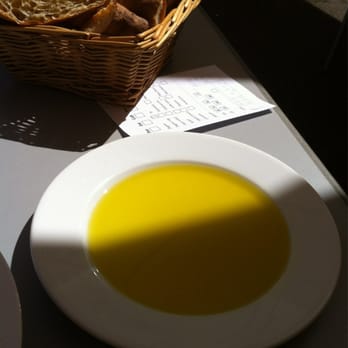 Di Penco - Olive oil and bread, seems banal, but so good. - Italian Near Me - Malmö, M