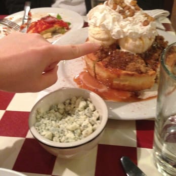 Giordano's - Huge dessert, enough to feed 4 or 5. - Pizza Near Me - Chicago, Illinois Giordano's - Huge dessert, enough to feed 4 or 5. - Pizza Near Me - Chicago, Illinois
