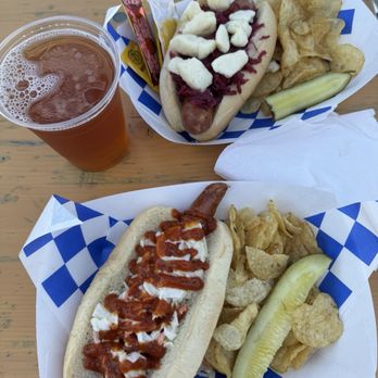 War Memorial Beer Garden - Cream City and Warsaw brat - Beer Gardens Near Me - Milwaukee, Wisconsin War Memorial Beer Garden - Cream City and Warsaw brat - Beer Gardens Near Me - Milwaukee, Wisconsin