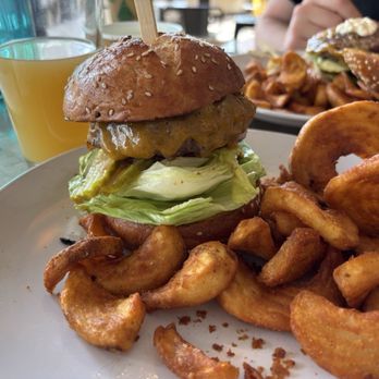 South Fork North Bend - Burger - Cafes Near Me - North Bend, Washington