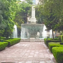 Plaza Melchor Ocampo - La fuente funcionando (1)