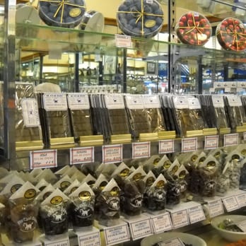 Au Chat Bleu - Chocolatiers & Shops Near Me - Paris, 75