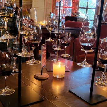 Tsillan Cellars - Tasting display - Wineries Near Me - Chelan, Washington Tsillan Cellars - Tasting display - Wineries Near Me - Chelan, Washington