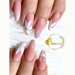 DeMode Nails