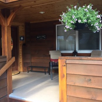 The Howling Wolf - Bed & Breakfast Near Me - Canmore, Alberta