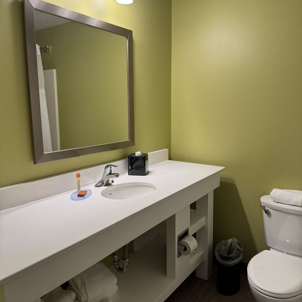 Cedar Point's Express Hotel - Hotels Near Me - Sandusky, Ohio Cedar Point's Express Hotel - Hotels Near Me - Sandusky, Ohio