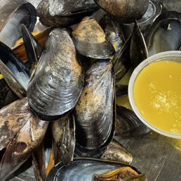 this is a picture of the mussels served in a bowl, these came complimentary with the lobster! this is a picture of the mussels served in a bowl, these came complimentary with the lobster!