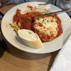 Chicken parm was fresh and delicious!