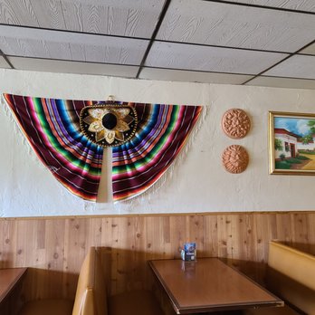 Mr Salsa's Mexican Restaurant - the interior of the restaurant - Mexican Near Me - Oglesby, Illinois