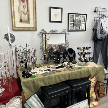 Cause 4 Paws - Thrift Stores Near Me - Mesa, Arizona