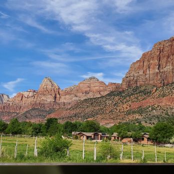 Driftwood Lodge - Balcony view - Hotels Near Me - Springdale, Utah Driftwood Lodge - Balcony view - Hotels Near Me - Springdale, Utah