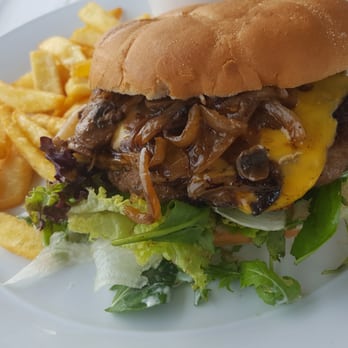 Frognerstranda Kro - Deilig hjemmelaget swiss burger - Modern European Near Me - Oslo, 03
