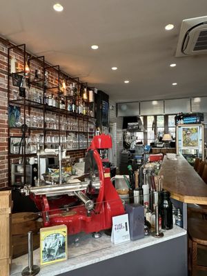 Dilettantes Cave à Champagne by null