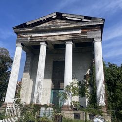 Newburgh Free Library - Old courthouse next door