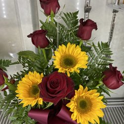 Flowers by Conde & Gifts