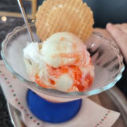 Eiscafé Gondola - Neue Eissorte : Quark - Passionsfrucht.