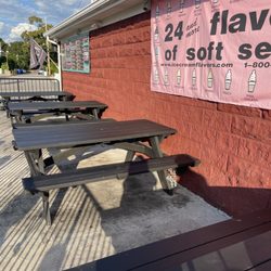 Mimi And Pop's Ice Cream - Picnic tables