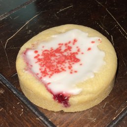 Raspberry Pop Stuffed Cookie (Rating: 7 out of 10) Raspberry Pop Stuffed Cookie (Rating: 7 out of 10)