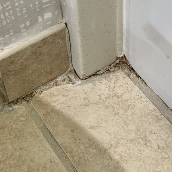 Hampton Inn Princeton - Floor in front of the tub. - Hotels Near Me - Princeton, West Virginia