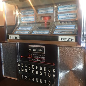Restaurant Carole - a juke box with a keyboard - Pizza Near Me - Lachute, Quebec Restaurant Carole - a juke box with a keyboard - Pizza Near Me - Lachute, Quebec