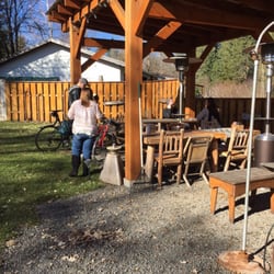 Heavenly Grounds Espresso and Deli - Outdoor seating